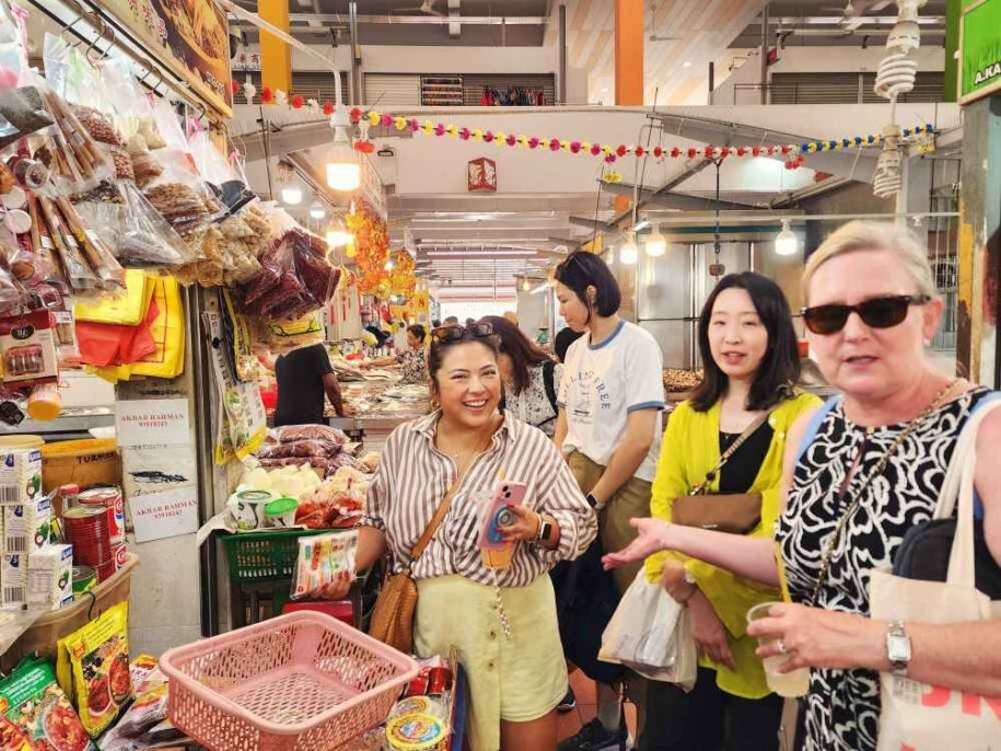 Little-India-Walking-Tour-in-a-Local-Wet-Market