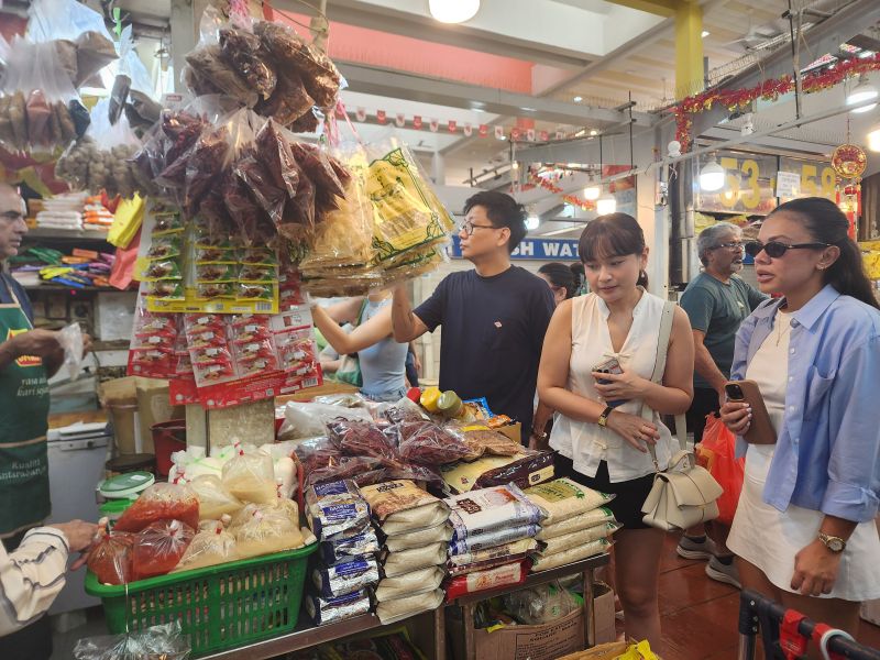 Wet-market-visit-on-Singapore-Food-Tour-in-Chinatown-and-Little-India