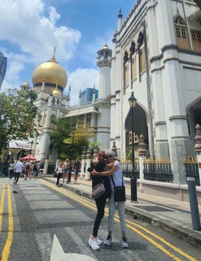 Travelers-on-a-Private-Tour-of-Singapore-in-Kampong-Glam