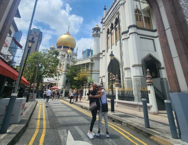 Travelers-on-a-Private-Tour-of-Singapore-in-Kampong-Glam