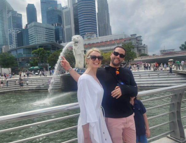 Private-Singapore-City-Tours-Family-in-Merlion-Park