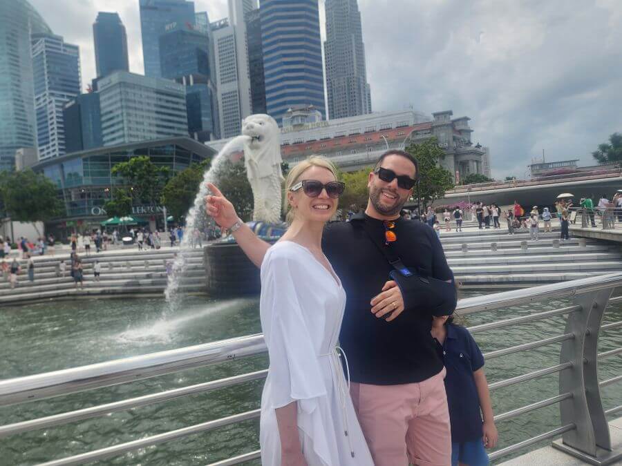 Private-Singapore-City-Tours-Family-in-Merlion-Park