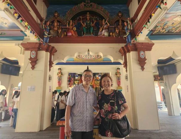 Private-Singapore-Walking-Tour-Sri-Mariamman-temple