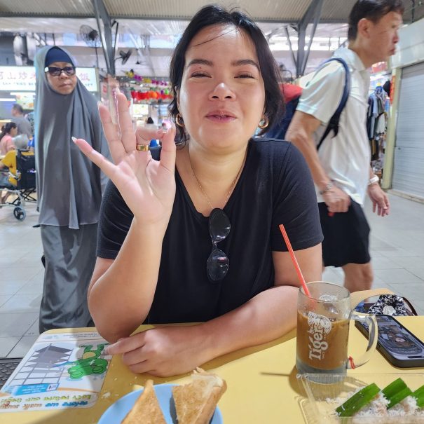 Solo Traveler Enjoying a Private Street Food Tour in Chinatown and Little India